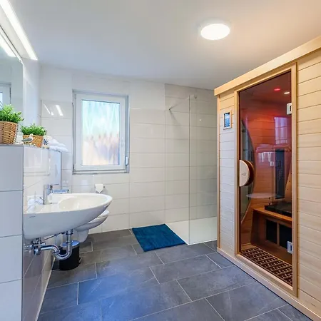 Merlin Nest - Komfortable Mit Terrasse, Garten & Infrarotkabine * Marienfelde